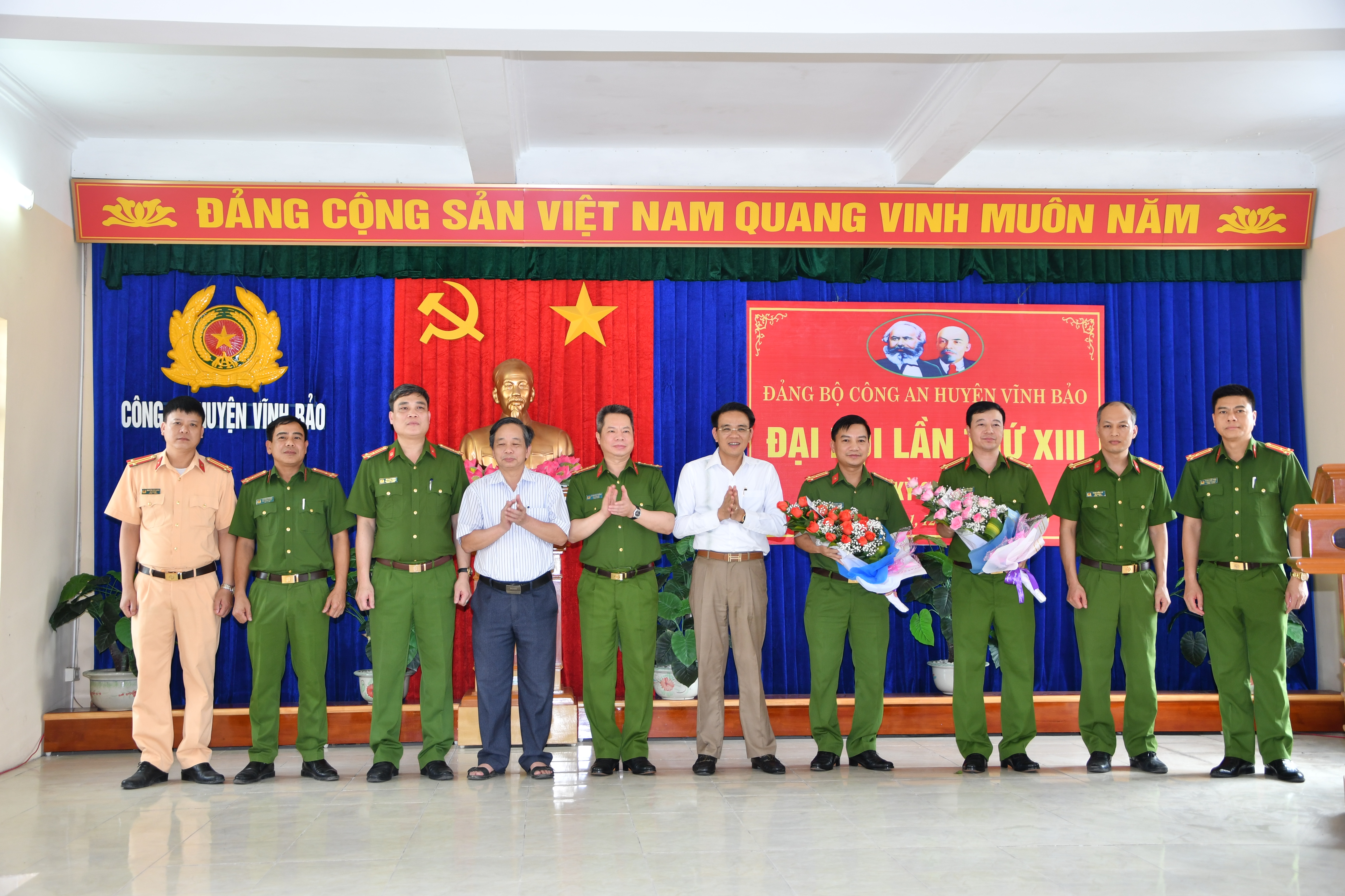 Khen thưởng Công an huyện Vĩnh Bảo trong đấu tranh, trấn áp tội phạm 